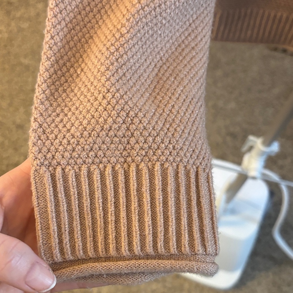 Women’s Tan Sweater SZ L - Picture 2 of 4